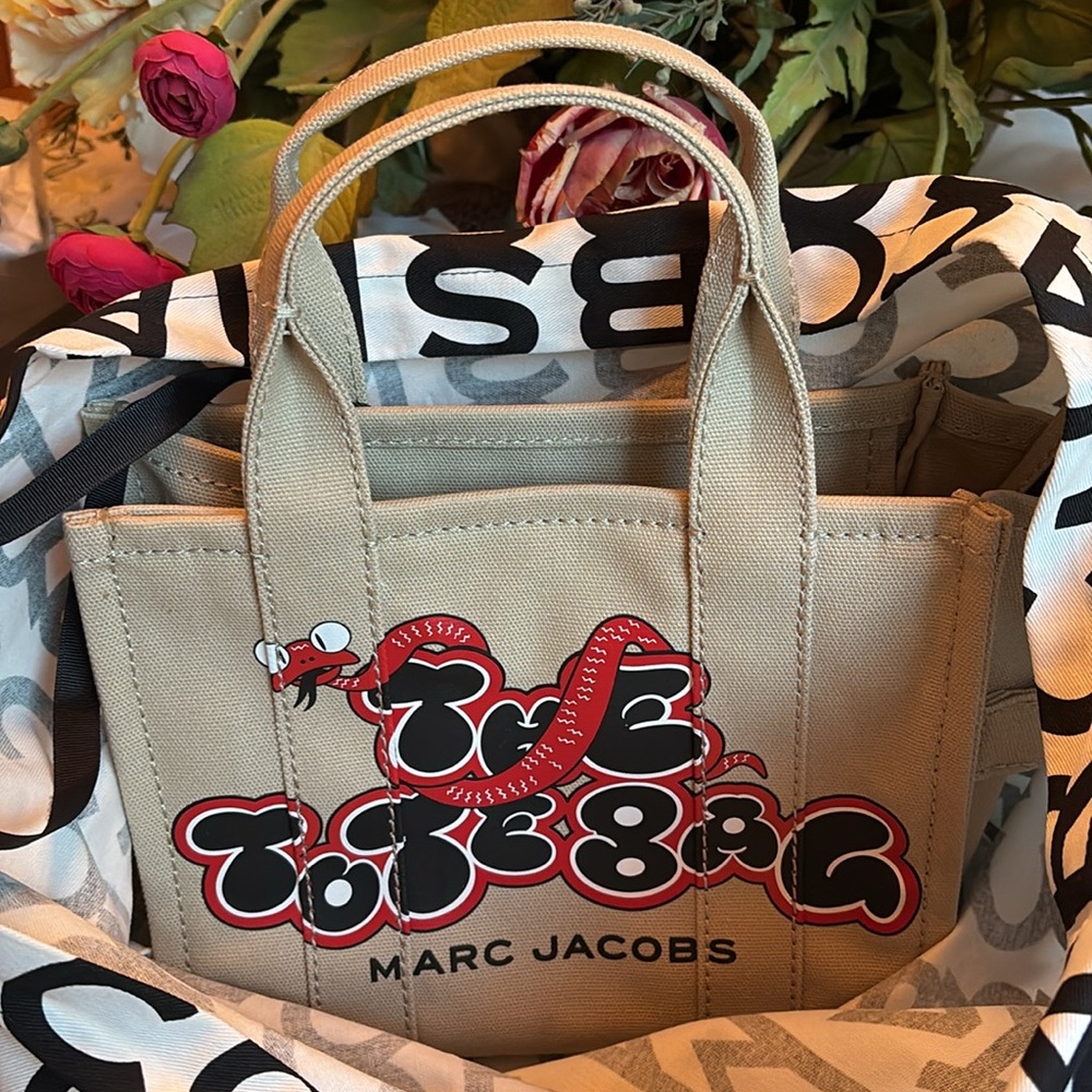 🐍 MARC JACOBS LUNA NEW YEAR COLLECTION 🐍 THE SNAKE CANVAS TOTE BAG 🐍 NWT 🐍 - Picture 13 of 16